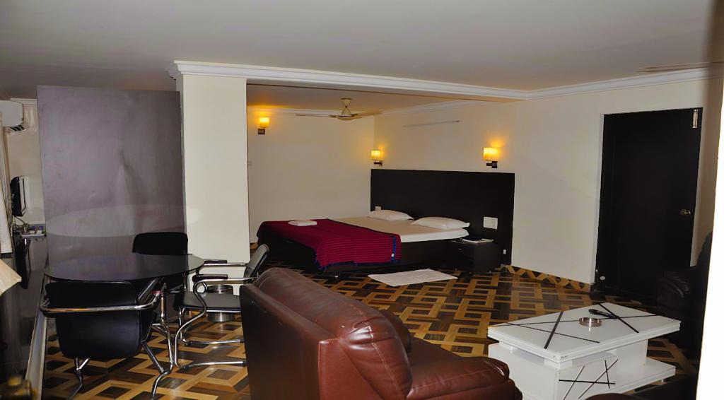 Aditya Palace Hotel Rājahmundry Екстериор снимка